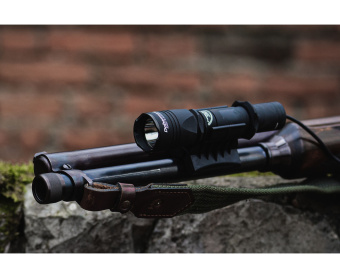 Фонарь тактический Armytek Dobermann Hunting Kit (Холодный свет) 1050 лм (фонарь+ 18650+ЗУ+ выносная кнопка+ магнитное подствольное крепление+ сетевой адаптер)